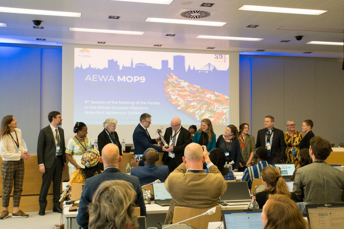 AEWA Secretariat team handing over a gift to AEWA's Executive Secretary Dr. Jacques Trouvilliez at the end of AEWA MOP9 held on the UN Campus in Bonn, Germany / Photo by Aydin Bahramlouian (CC BY-NC 4.0)